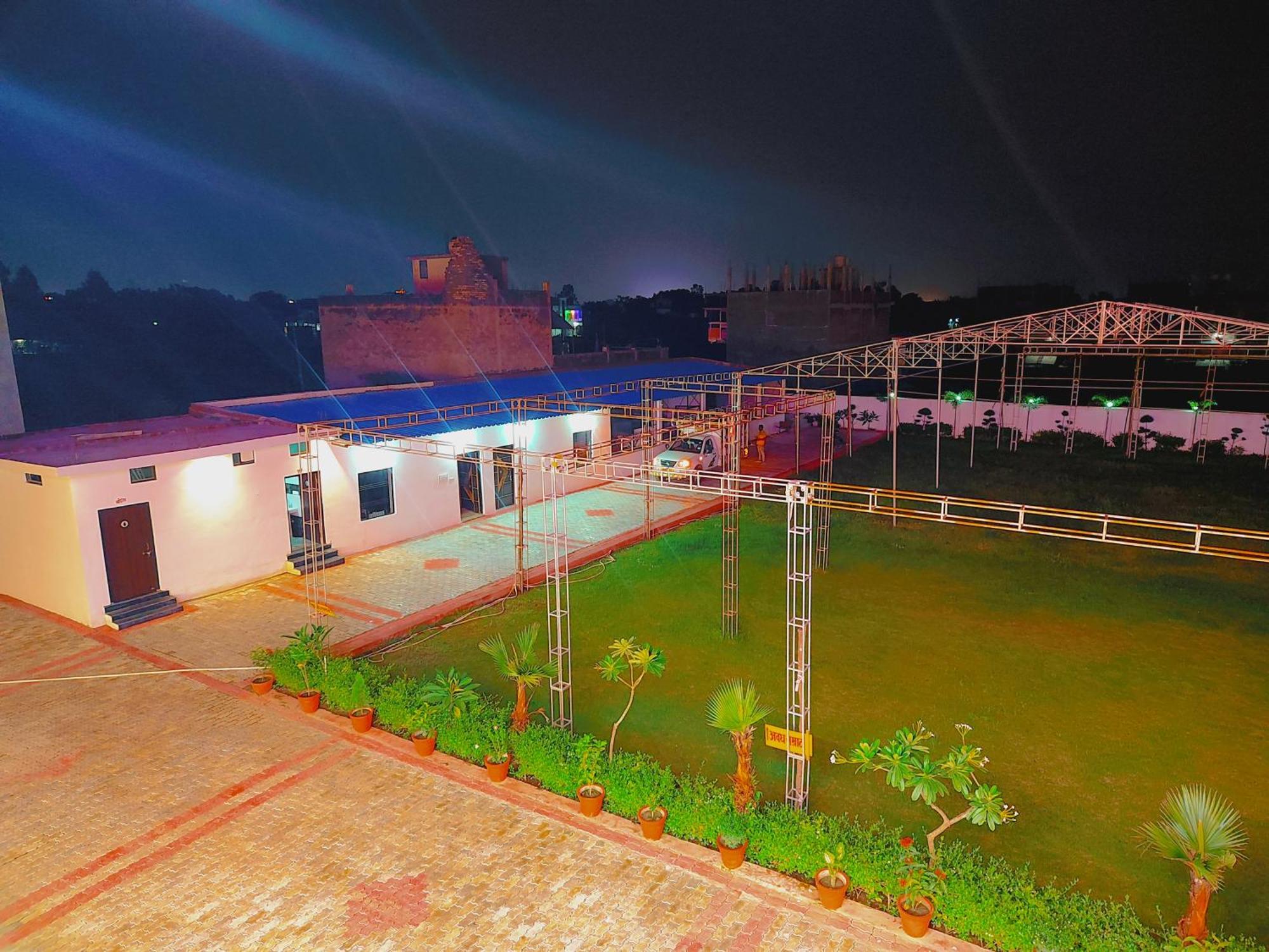 Awadh Samrat Resort Ayodhya Kültér fotó