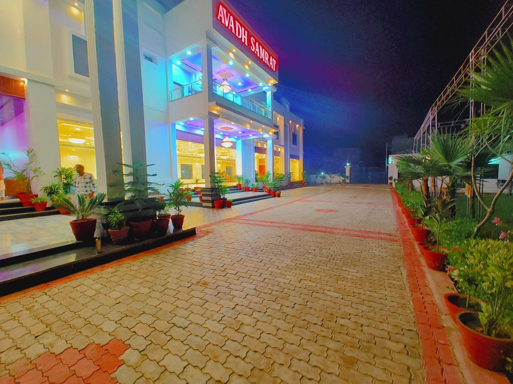 Awadh Samrat Resort Ayodhya Kültér fotó