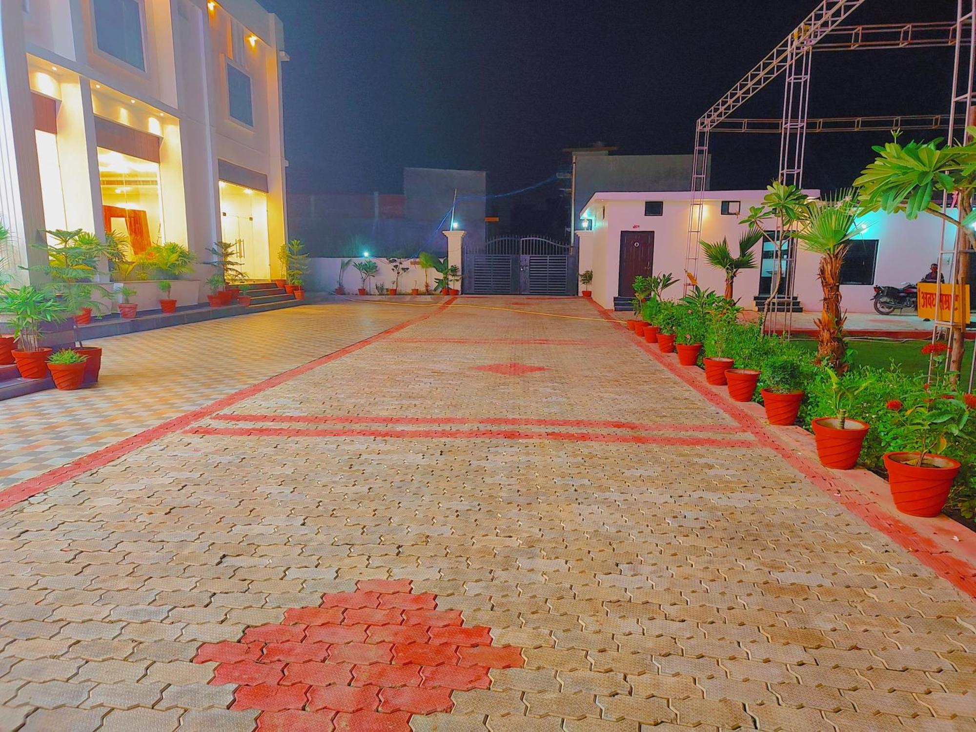 Awadh Samrat Resort Ayodhya Kültér fotó