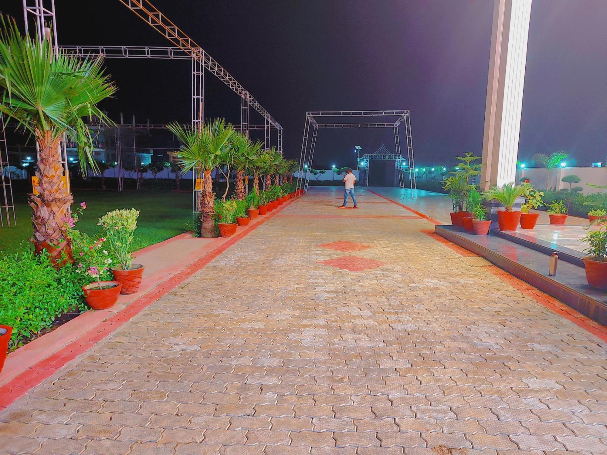 Awadh Samrat Resort Ayodhya Kültér fotó