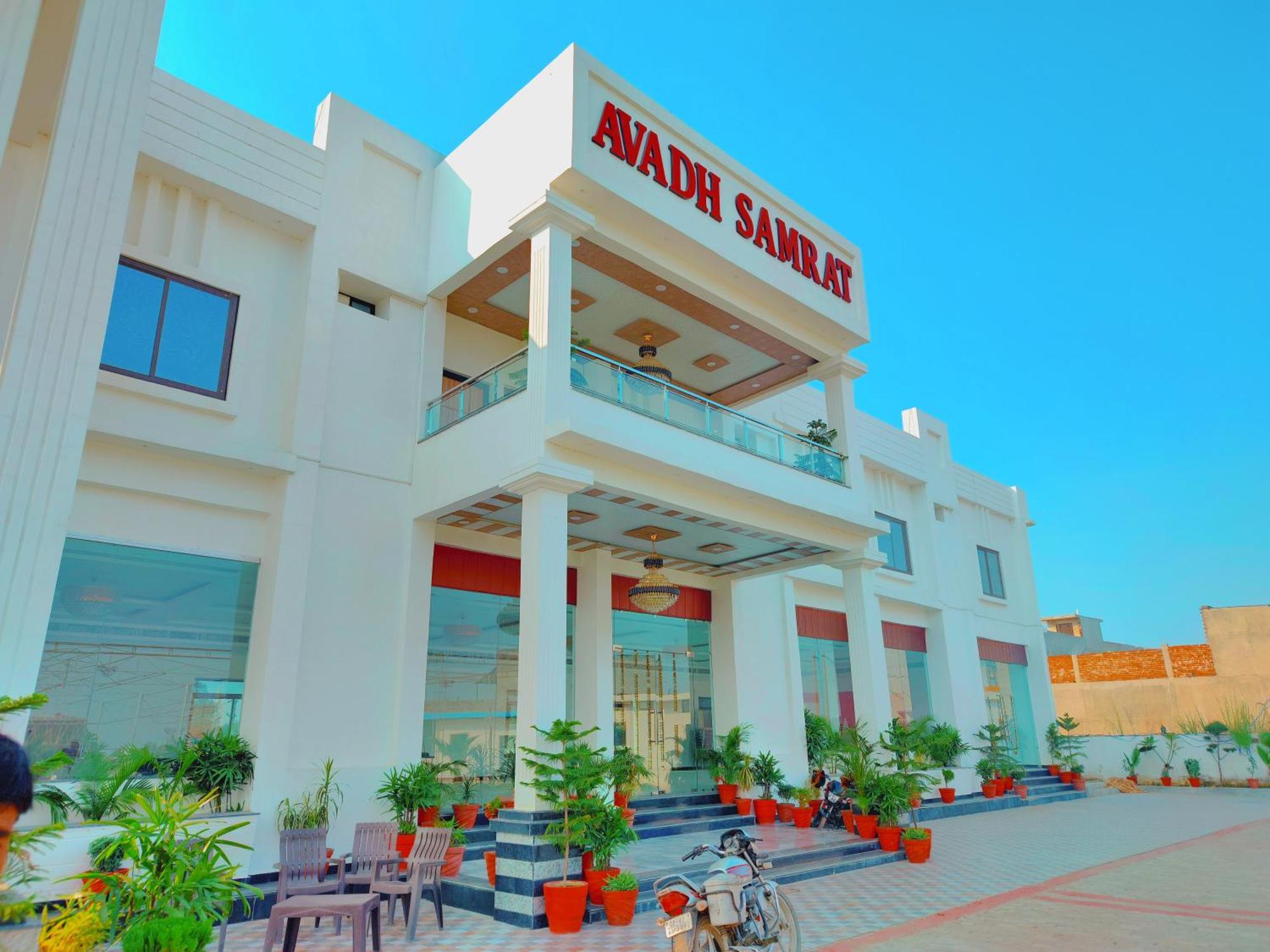Awadh Samrat Resort Ayodhya Kültér fotó