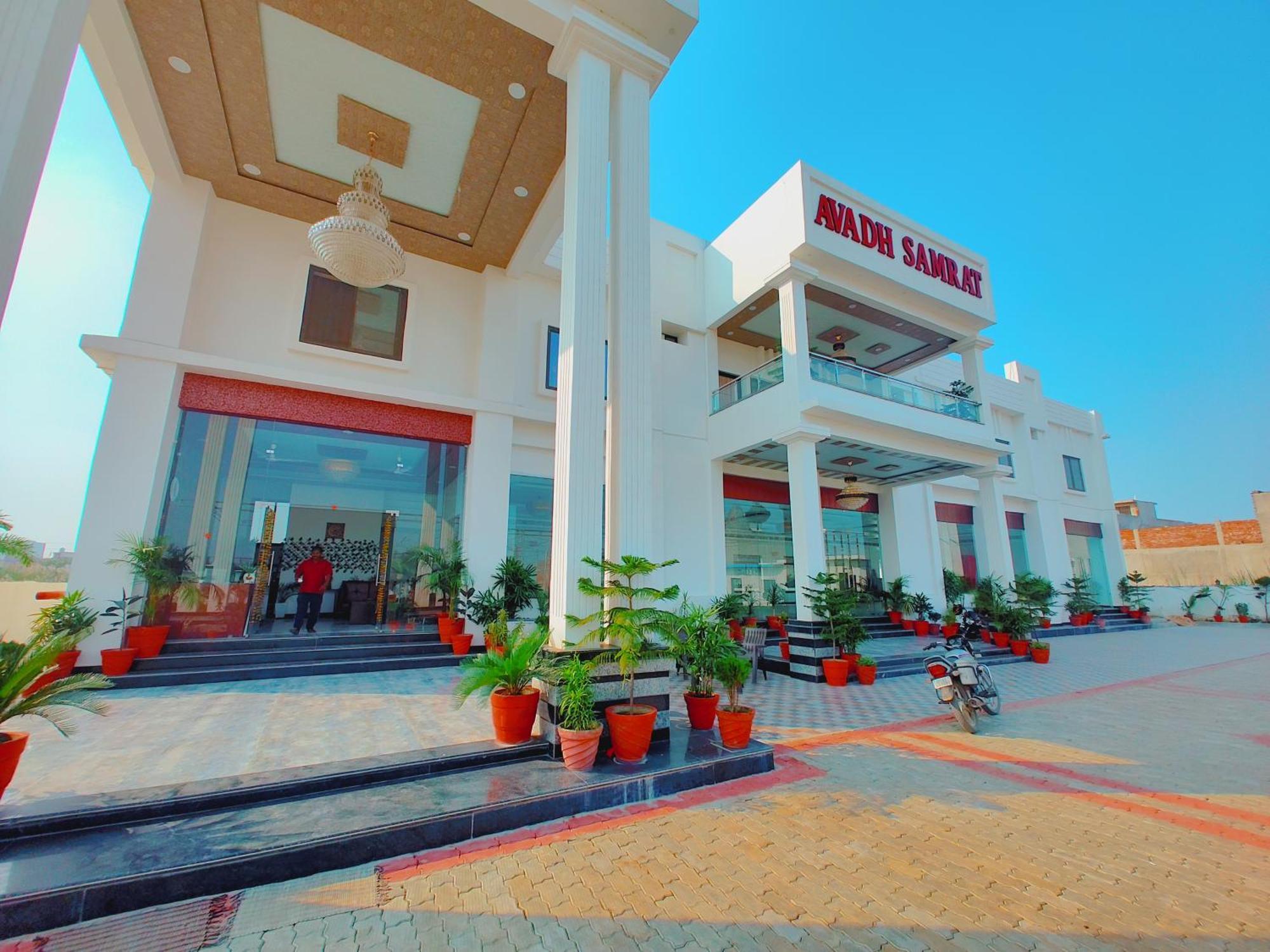 Awadh Samrat Resort Ayodhya Kültér fotó