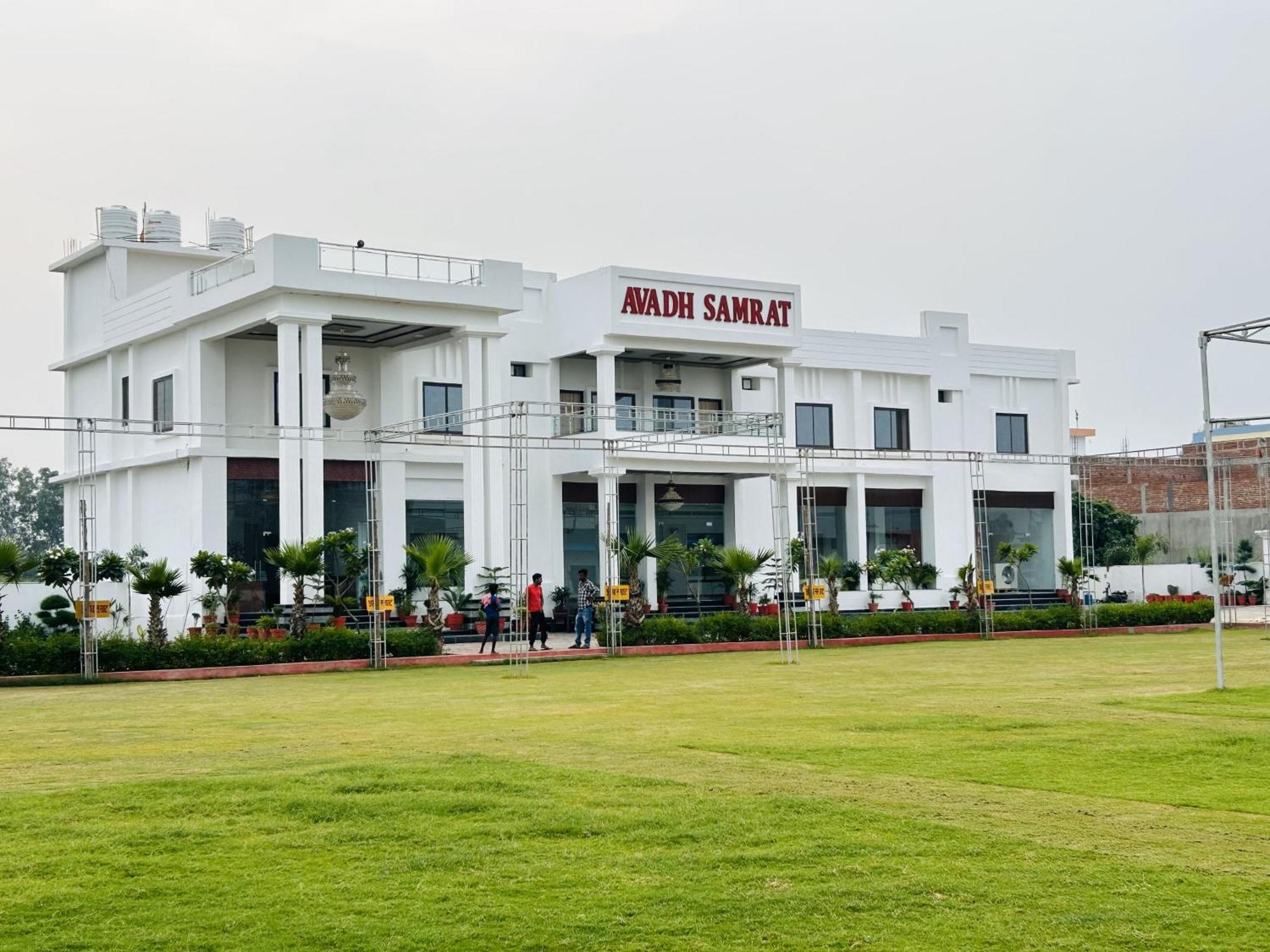 Awadh Samrat Resort Ayodhya Kültér fotó