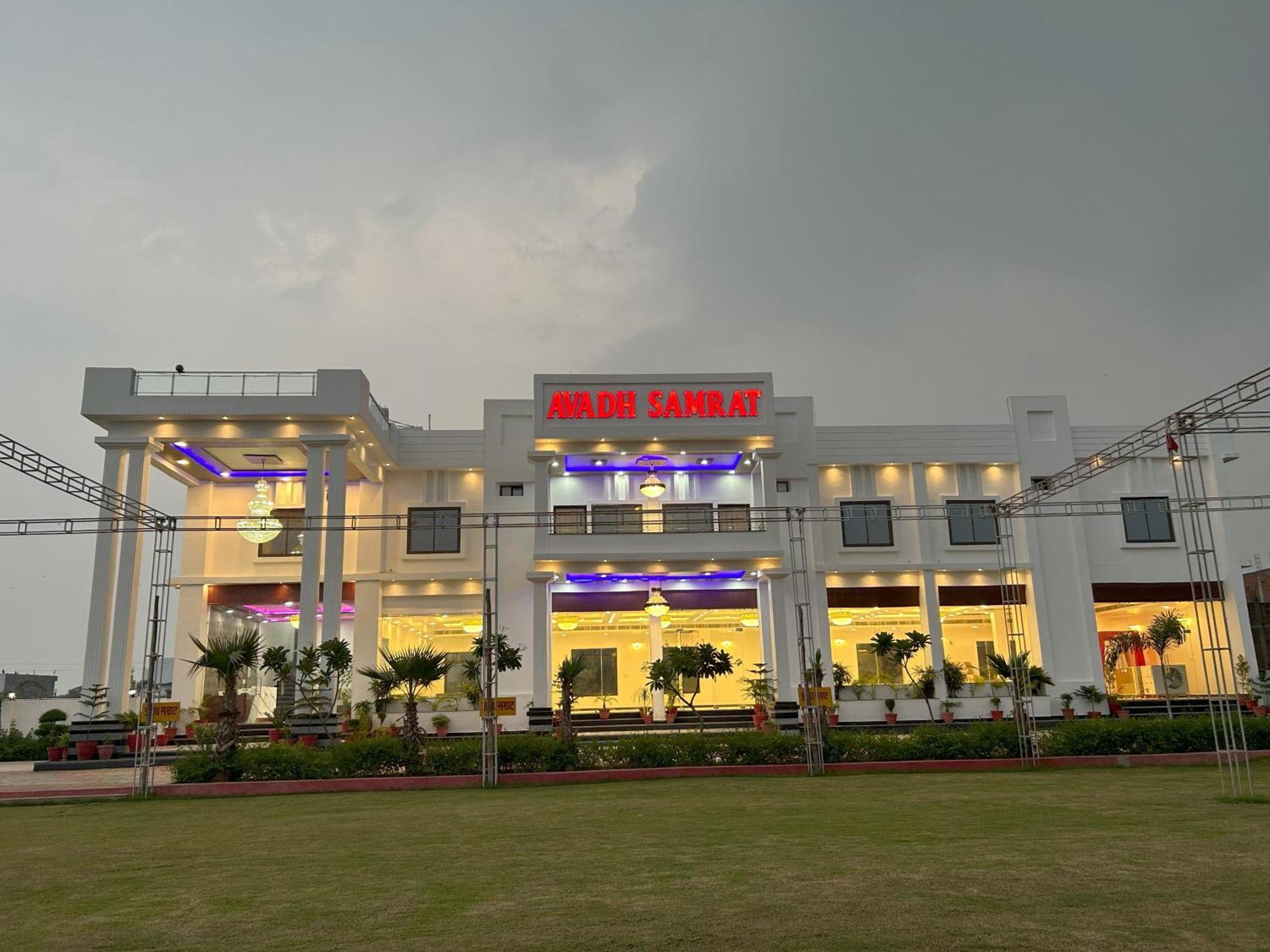 Awadh Samrat Resort Ayodhya Kültér fotó