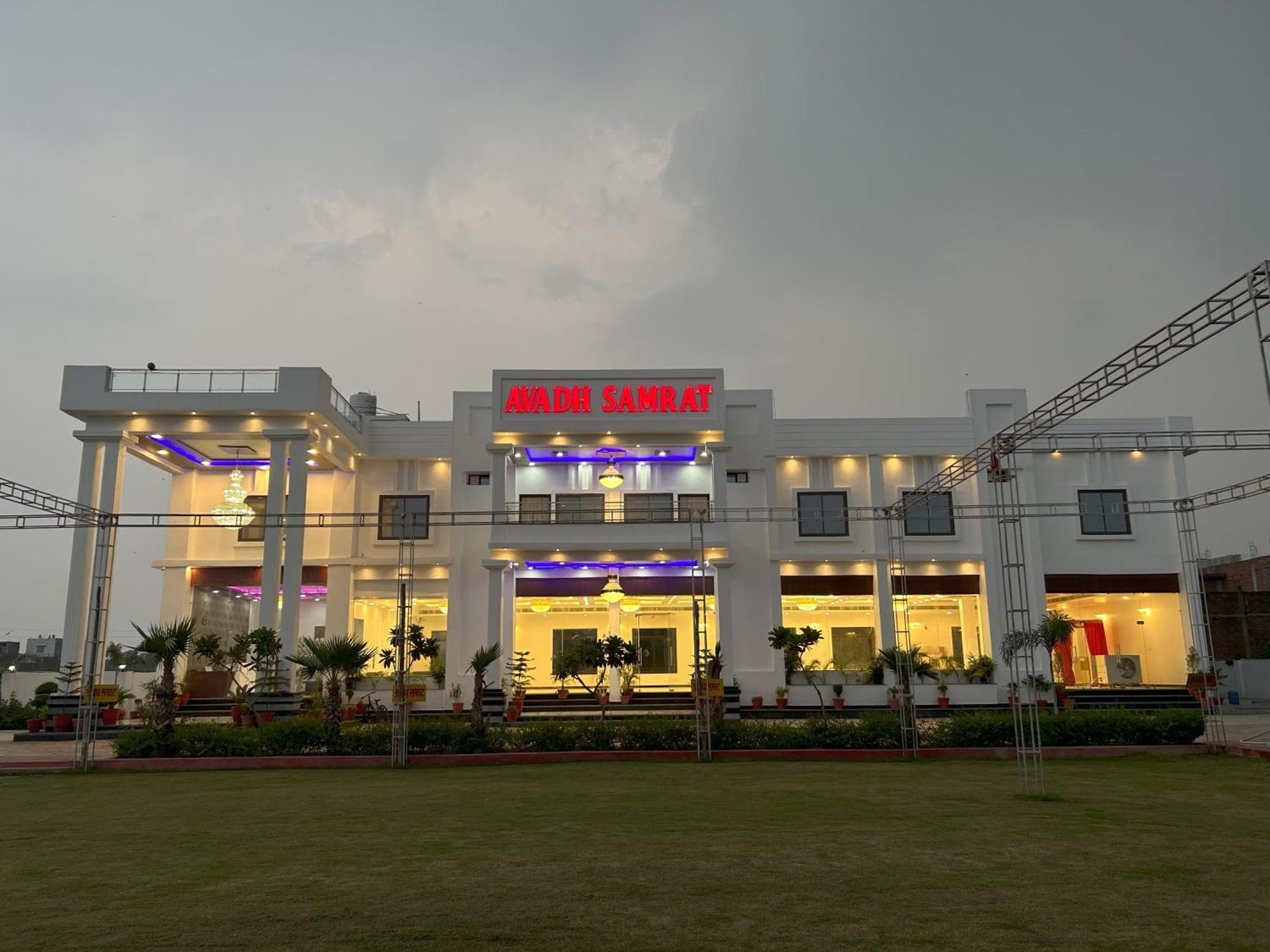 Awadh Samrat Resort Ayodhya Kültér fotó