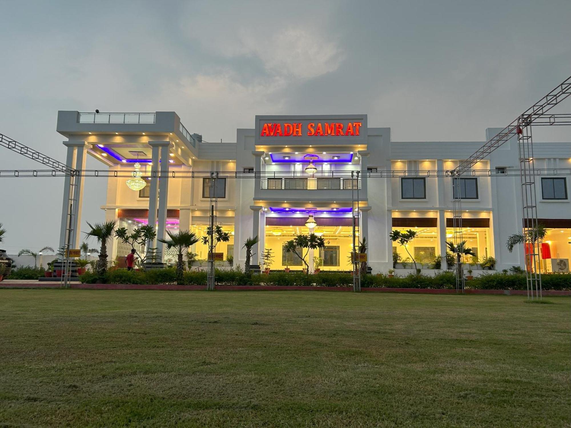 Awadh Samrat Resort Ayodhya Kültér fotó